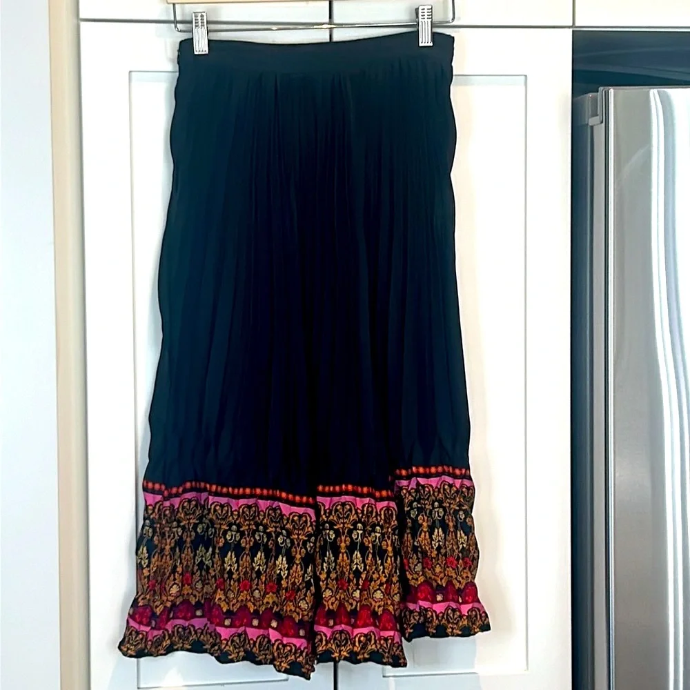 Farm Rio Anthropologie Bohemian Midi Black Pleated Skirt Multicolour Hem Size M - Picture 6 of 17